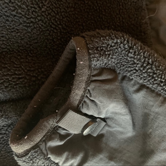 The North Face Girls Denali Jacket in Black - Picture 11 of 11